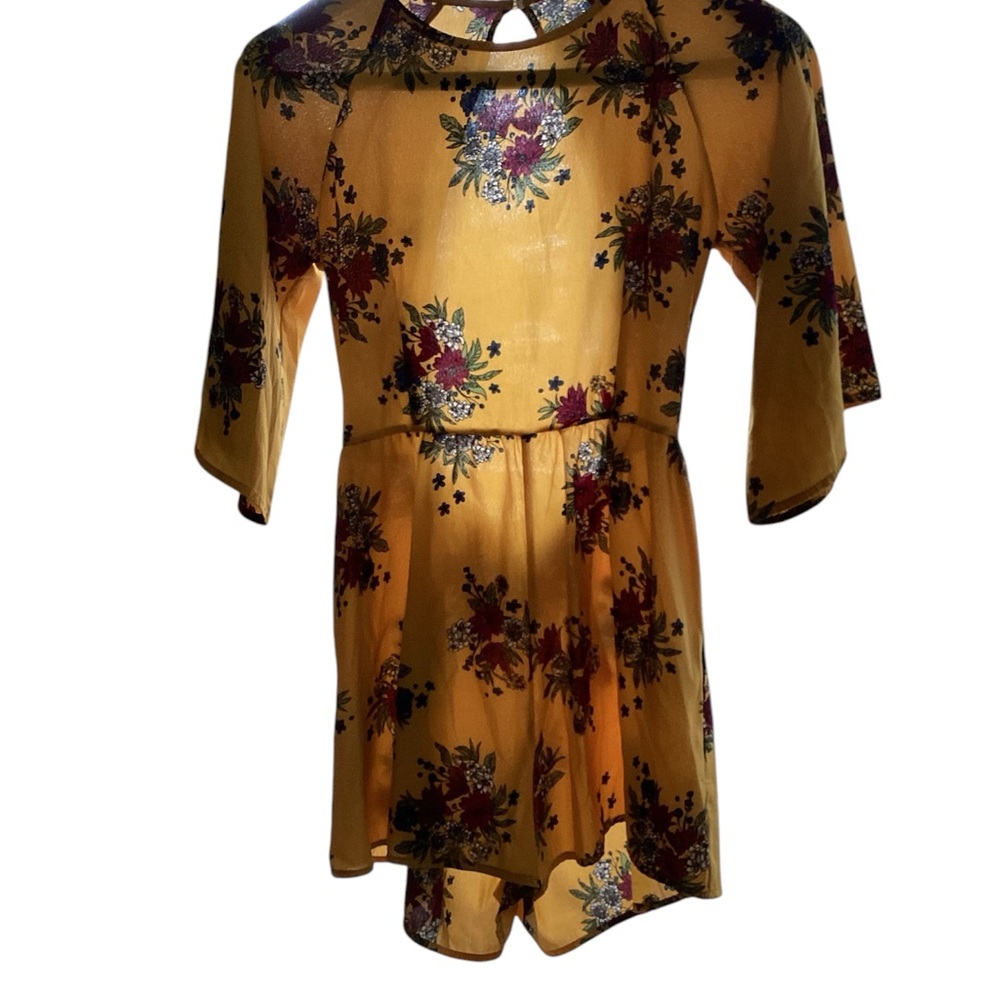 Vibrant Floral Print Yellow Romper‎ Womens Small Open Back 3/4 Sleeve Summer